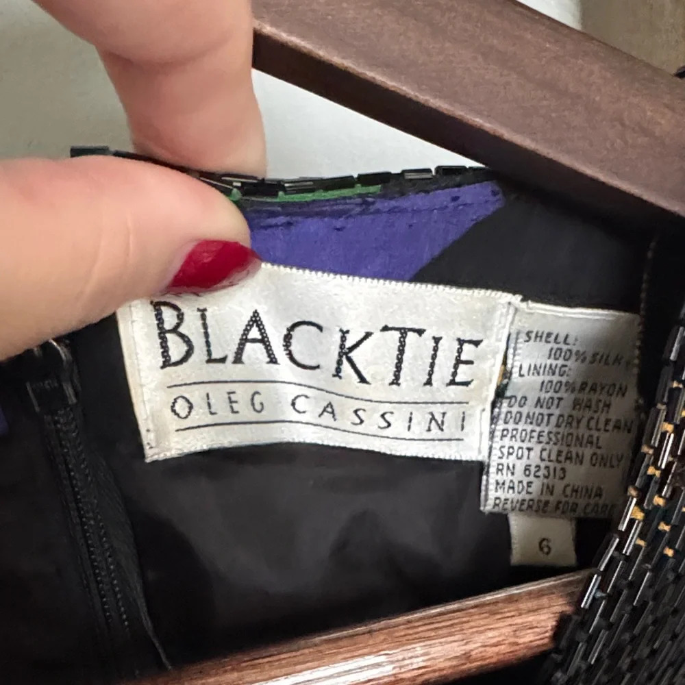 Vintage gorgeous Oleg Cassini Black and Purple Silk Dress with hand beading - Picture 2 of 5